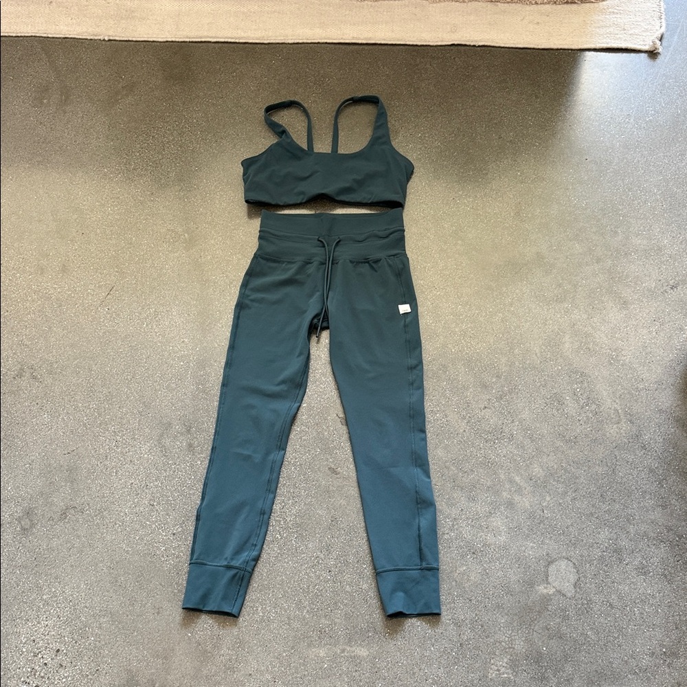 Vuori daily leggings and Yosemite bra